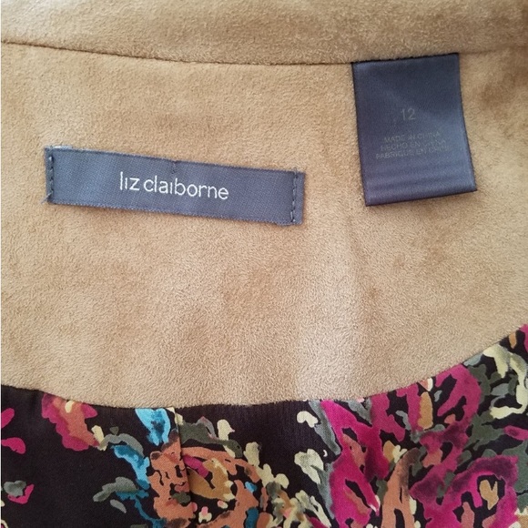 Faux suede camel color crop blazer in excellent condition. Beautiful lining. - Picture 5 of 5